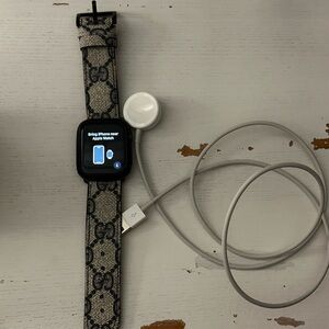 Apple Watch SE 44mm with Gucci Strap